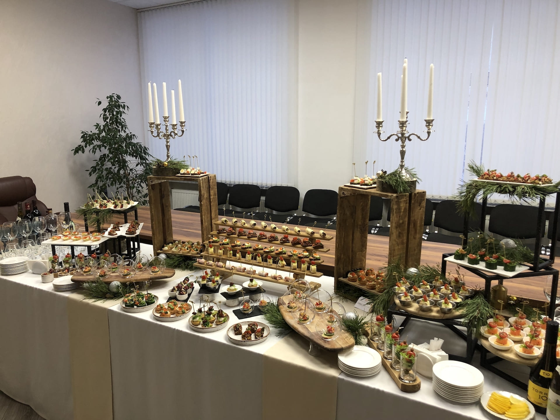 Фуршет в офисе компании