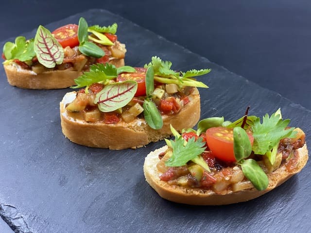 МИНИ БРУСКЕТТА С ОВОЩАМИ